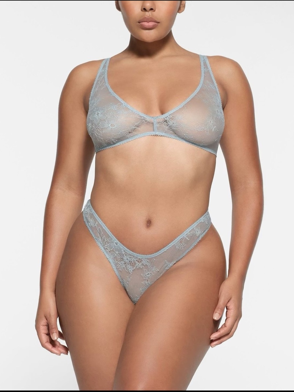 Skims Ultra Fine Lace
Plunge Bralette Denim XXS - Picture 1 of 9